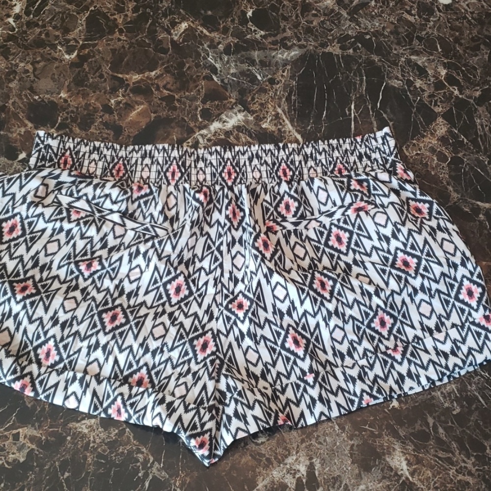 Shorts - Picture 4 of 4